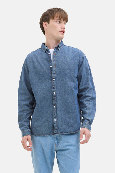 T-shirt en jeans de denim bleu moyen de JJREBEL, avec des manches longues et une fermeture à boutons.