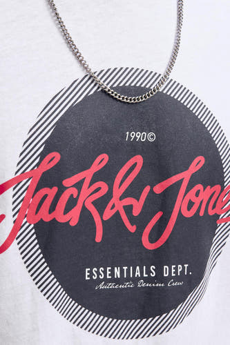 T-shirt blanc à manches courtes d'Originals by Jack & Jones, avec une impression de cercle noir et un logo rouge imprimé.