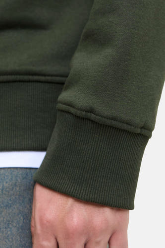 Pull-over vert de ORIGINALS BY JACK & JONES, avec des manches raglées et une partie d'une manche visible.