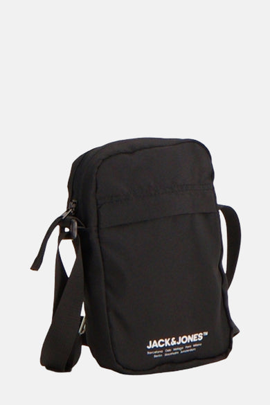 Sac à dos noir d'ACCESSORIES BY JACK & JONES, avec une sangle ajustable et le logo de la marque en blanc sur l'avant.