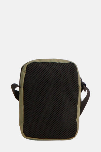 Sac à dos Kaki d'ACCESSORIES BY JACK & JONES, avec panneau arrière en mesh noir et bretelles d'épaules ajustables.