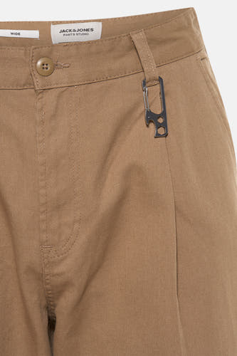 Pantalon chino beige de JACK & JONES JEANS INTELLIGENCE, avec une fermeture décorative et un détail de nœud en couleur argent.