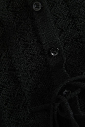 Gilet noir JJXX, avec un motif tricoté et des détails de boutons.