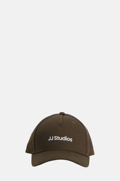 Casquette verte d'ACCESSORIES BY JACK & JONES avec logo blanc sur un fond uni.