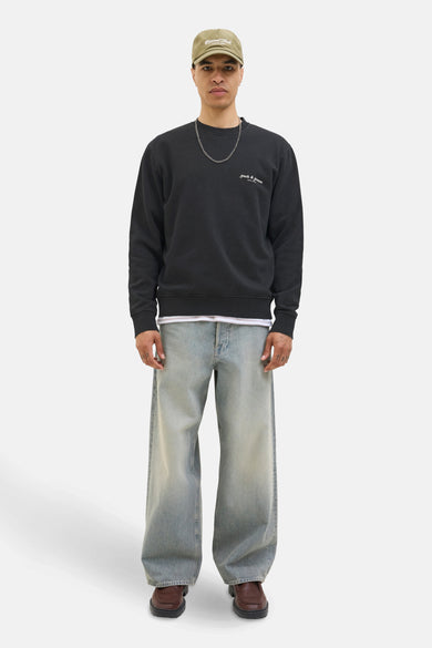 Pull-over gris d'ORIGINALS BY JACK & JONES, avec col rond et chaîne argentée.