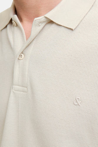 Gilet beige à col V de PREMIUM BLUE par JACK & JONES, avec texture côtelée et logo brodé.