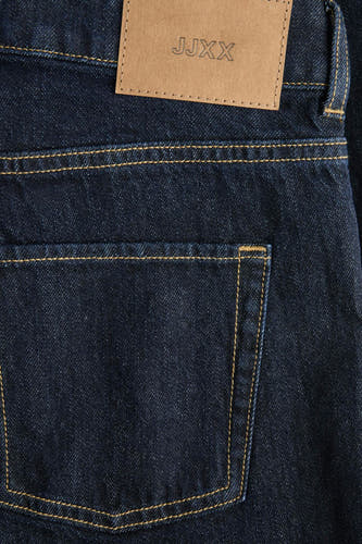 Jean bleu marine en denim de JJXX, avec des coutures contrastantes et une étiquette en cuir.