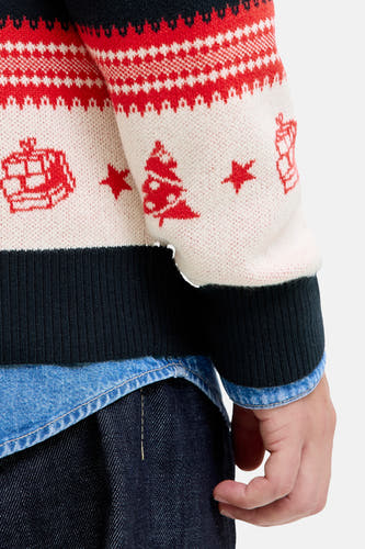 Sweat-shirt multicolore avec col rond d'ORIGINALS BY JACK & JONES, avec des motifs de Noël et un t-shirt en denim visible.