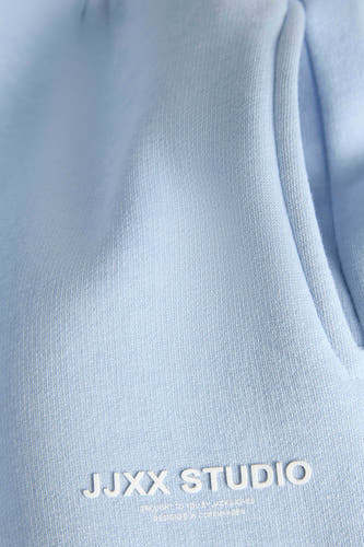 Pantalon de jogging bleu de JJXX Studio, gros plan, avec texture douce et détail de poche.