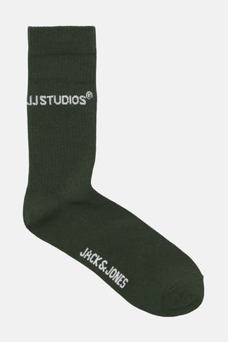 Chaussettes vertes d'ACCESSORIES BY JACK & JONES avec des logos de marque sur la tige et le pied.