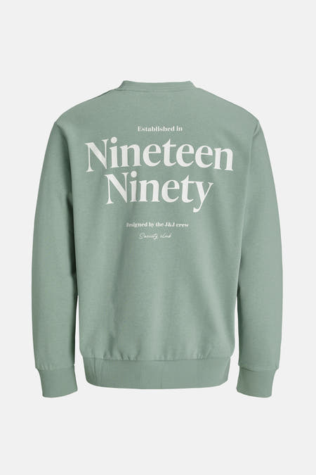 Sweater vert de ORIGINALS par JACK & JONES, avec du texte 'Nineteen Ninety' blanc sur le dos.