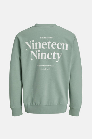 Sweater vert de ORIGINALS par JACK & JONES, avec du texte 'Nineteen Ninety' blanc sur le dos.