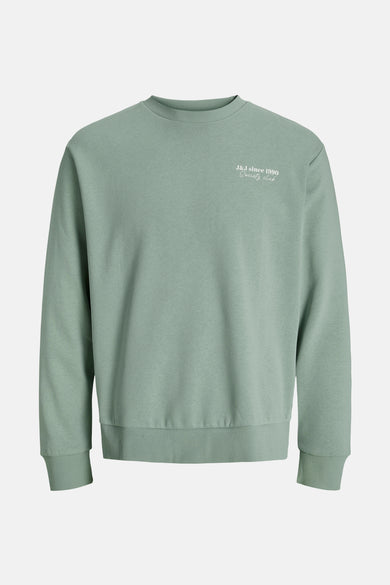 Sweater vert de ORIGINALS BY JACK & JONES, avec un petit imprimé sur la poitrine et des bordures côtelées.