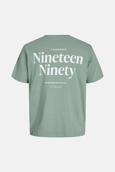 Groen T-shirt met korte mouwen van ORIGINALS by JACK & JONES, met witte tekst op de rug.