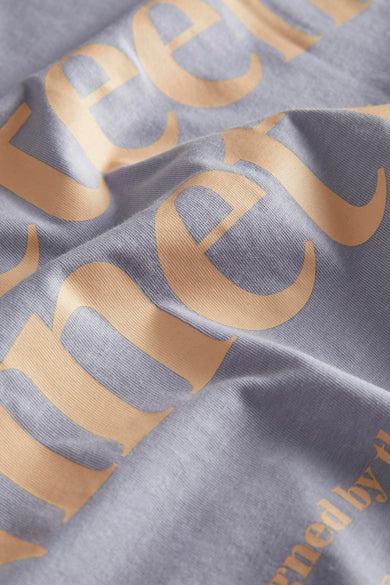 Paars T-shirt met korte mouwen van ORIGINALS BY JACK & JONES, met groot beige logo motief.