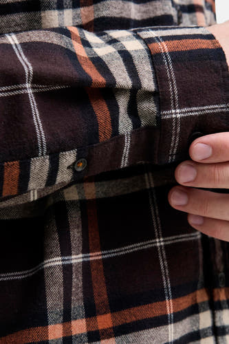 Chemise brune à longues manches d'ORIGINALS BY JACK & JONES, avec un motif à carreaux et une fermeture à boutons.