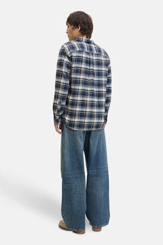Chemise bleue à manches longues d'ORIGINALS BY JACK & JONES, avec un motif à carreaux, vue de derrière.