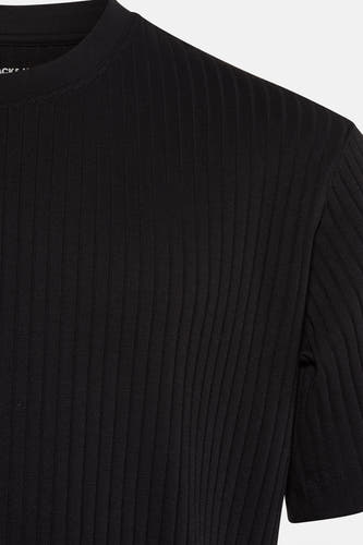 Zwart T-shirt met korte mouwen van CORE BY JACK & JONES, met een geribbelde textuur.