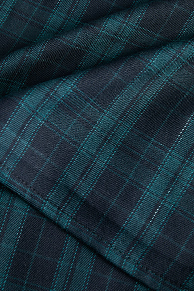 Robe bleue JJXX avec un motif tartan écossais à carreaux et des plis.