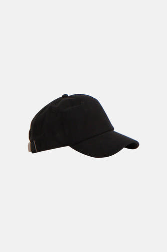 Zwarte pet van ACCESSORIES BY JACK & JONES, met verstelbare band aan de achterkant en een gebogen klep.
