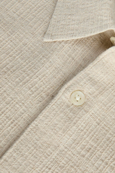 Chemise beige à longues manches de PREMIUM by JACK & JONES, avec une fermeture à boutons et un tissu texturé.