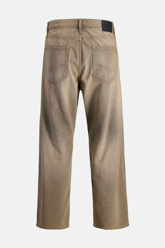 Jean brut, large de JACK & JONES JEANS INTELLIGENCE, avec des poches arrière et un étiquette sombre sur la ceinture.