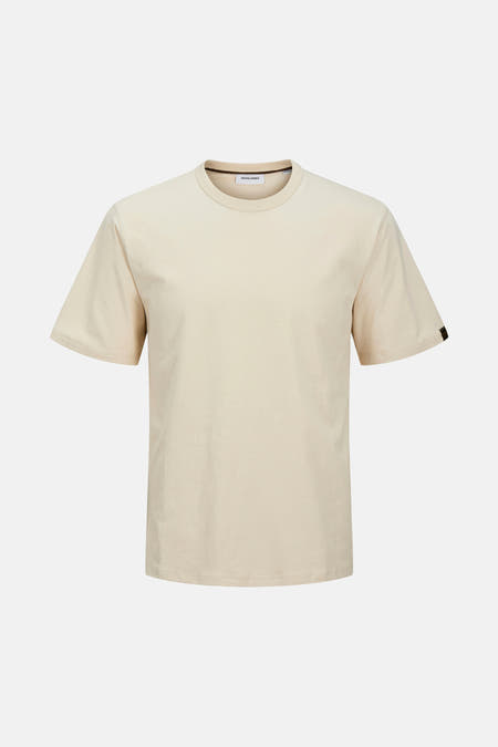 T-shirt beige à manches courtes de PREMIUM BLUE par JACK & JONES, couleur unie et petit badge sur la manche.