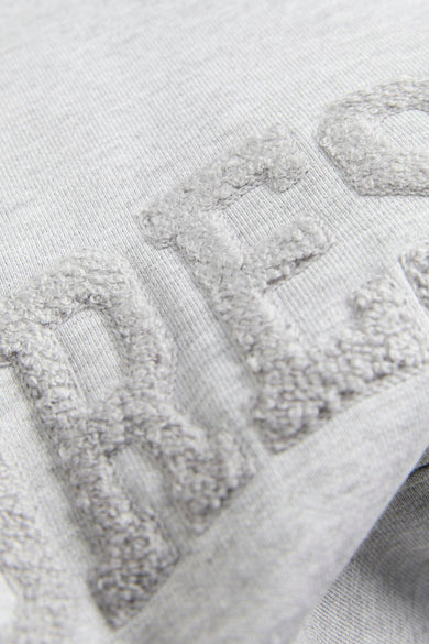 Gilet gris de CORE BY JACK & JONES, avec un texte relief et une douce texture.