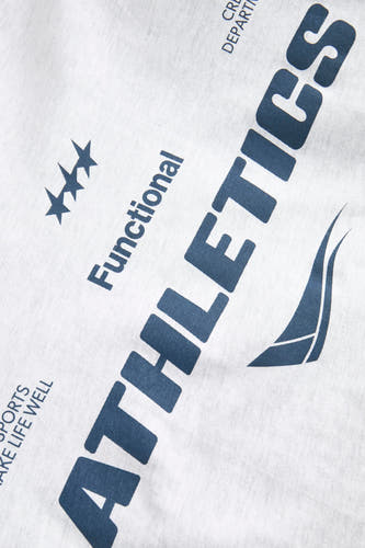 T-shirt gris à manches courtes de CORE BY JACK & JONES, avec une impression bleue 'Athletics' et des étoiles.