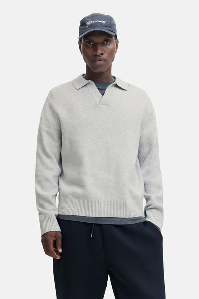 Sweat-shirt gris à col V de CORE by JACK & JONES, avec un design simple et des finitions rayées.