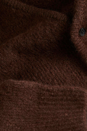 Gilet brun d'ORIGINALS BY JACK & JONES, avec une douce texture et un détail de bouton.