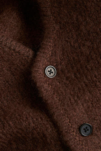 Gilet brun d'ORIGINALS BY JACK & JONES, avec des boutons visibles et une texture douce et côtelée.