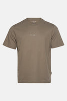 JCOSTANCE MINIMAL TEXT TEE SS CREW NECK