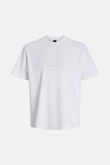 T-shirt blanc à manches courtes de CORE BY JACK & JONES, avec une subtile impression de texte sur la poitrine.