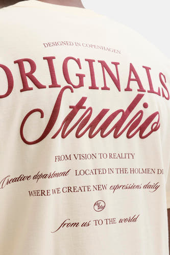 T-shirt à manches courtes écru de ORIGINALS BY JACK & JONES, avec imprimé texte rouge au dos.