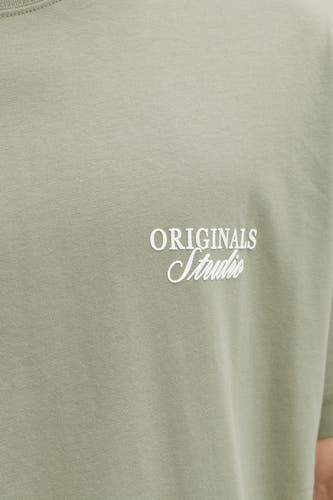 T-shirt vert à manches courtes de ORIGINALS BY JACK & JONES, avec inscription blanche "Originals Studio".