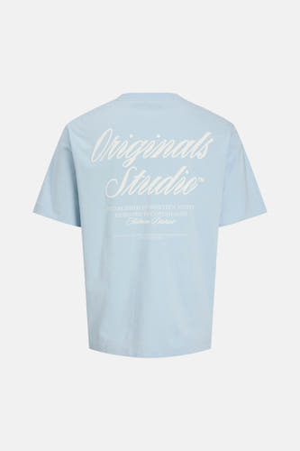 T-shirt bleu à manches courtes de ORIGINALS BY JACK & JONES, avec imprimé texte blanc au dos.