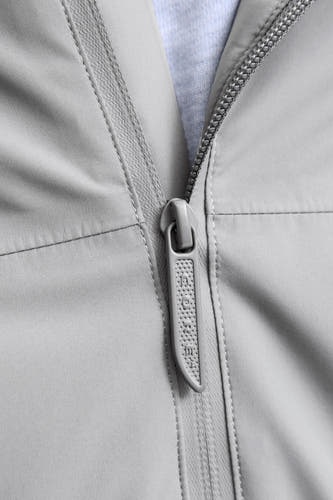 Manteau gris court de CORE BY JACK & JONES, avec une fermeture éclair et des petites coutures discrètes.