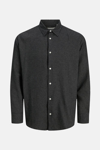 Noir, chemise à manches longues de CORE BY JACK & JONES, avec un motif de carreaux fin gris et noir et des boutons blancs.