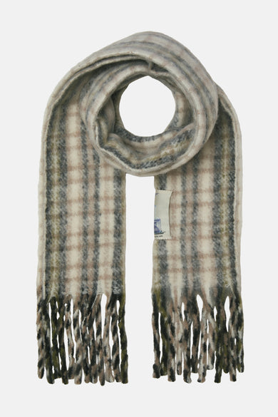 Châle d'hiver beige d'ACCESSORIES BY JACK & JONES, roulé et avec des franges détachées.