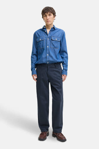 Jean chino bleu de JACK & JONES JEANS INTELLIGENCE, couleur unie et coupe classique.