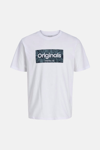 T-shirt blanc à manches courtes d'ORIGINALS par JACK & JONES, avec un imprimé rectangulaire de feuilles et le texte 'Originals'.