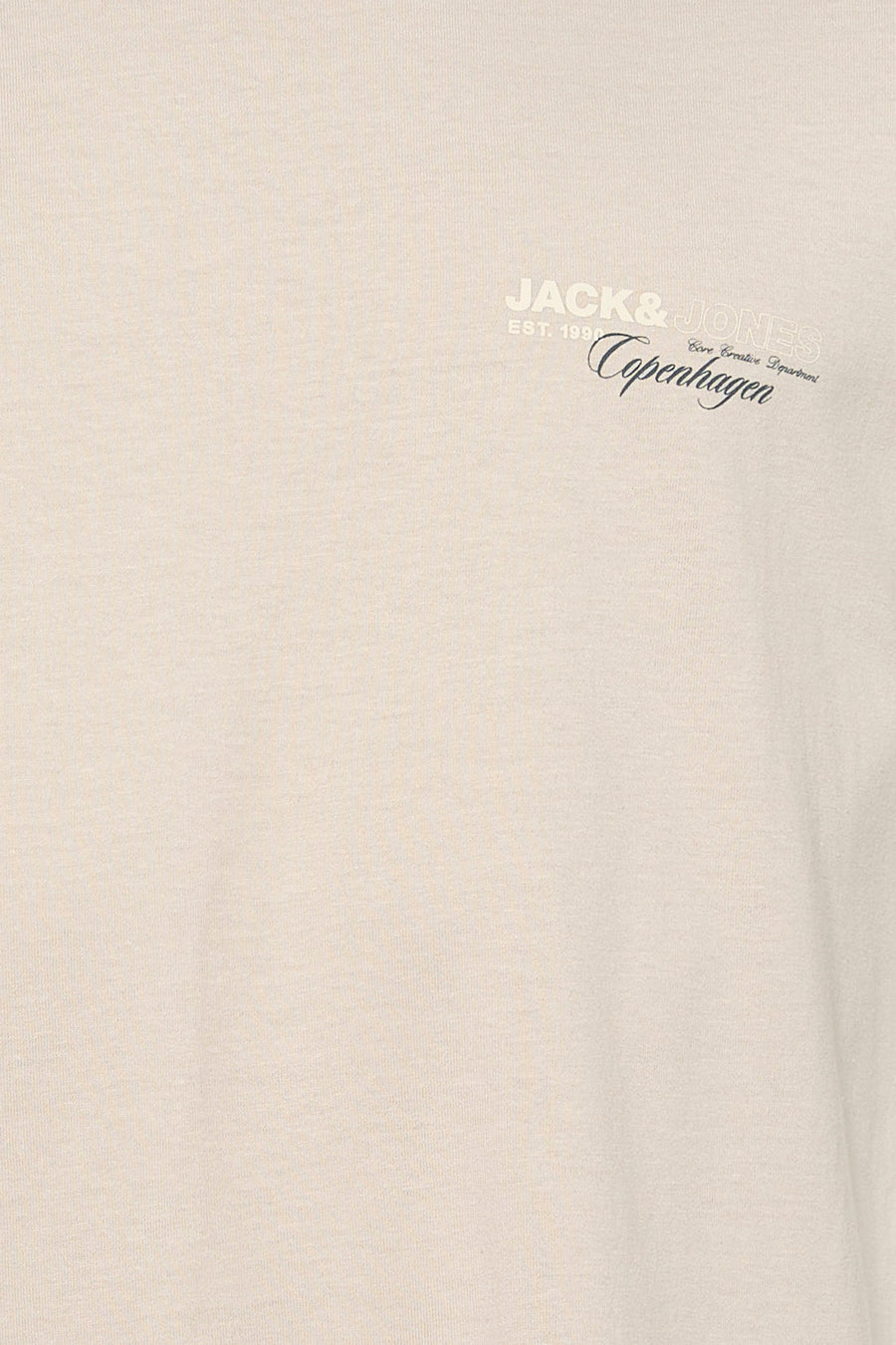T-shirt beige à manches courtes de CORE BY JACK & JONES, avec un petit imprimé sur la poitrine.
