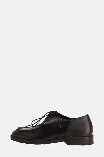 Bottines noires d'ACCESSORIES BY JACK & JONES, avec des lacets et une semelle sombre, en vue de face.