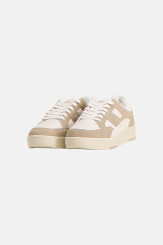 Baskets beiges d'ACCESSORIES BY JACK & JONES, avec des accents en daim et des semelles de couleur crème, vue arrière.