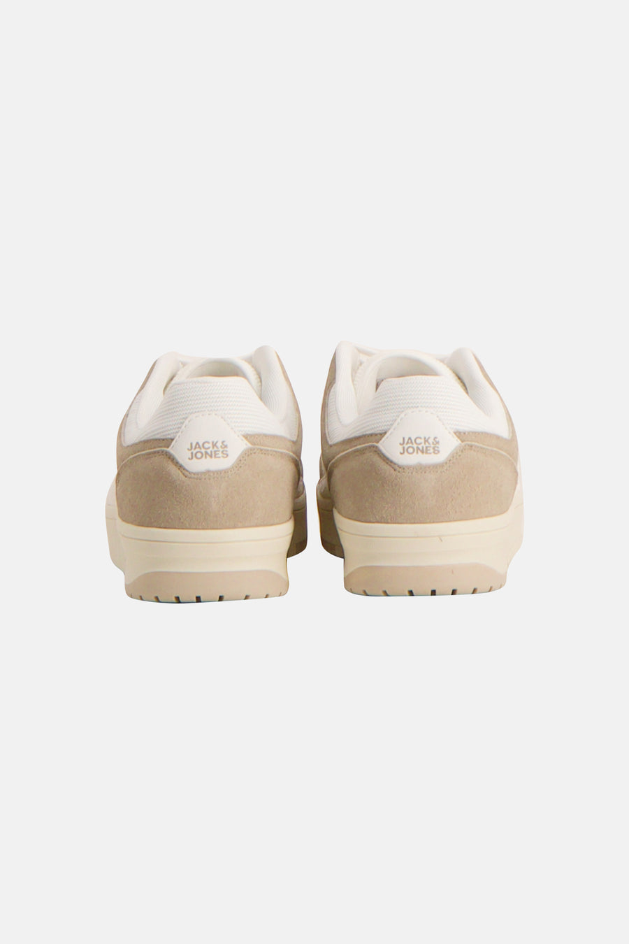 Beige sneakers van ACCESSORIES BY JACK & JONES, met suède accenten en crèmekleurige zolen, achteraanzicht.