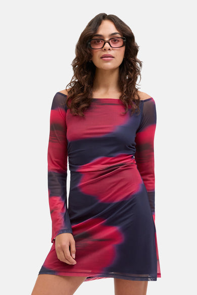 Doudoune multicolore à longues manches de JJXX, avec un motif tie-dye rouge et bleu et des longues manches.