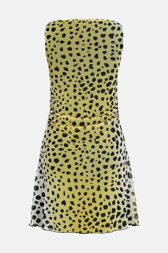 Jupe sans manches JJXX en couleur jaune, avec un imprimé tigre noir et une ceinture plissée.