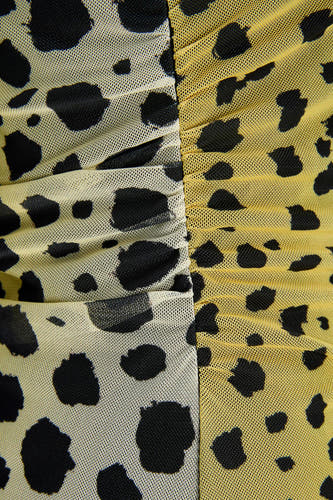 Robe sans manches jaune de JJXX, avec un imprimé léopard et des plis sur les côtés.