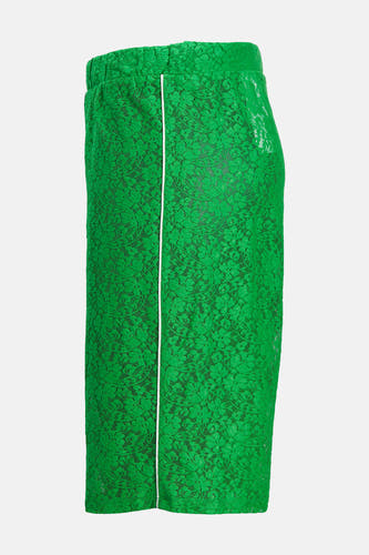 Short vert de JJXX, avec un motif en dentelle et une bande blanche sur le côté, en vue latérale.